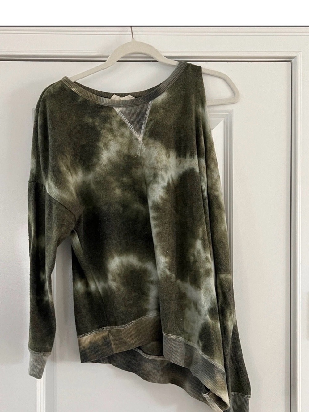 Women’s Boutique Crewneck Sweater Size Medium